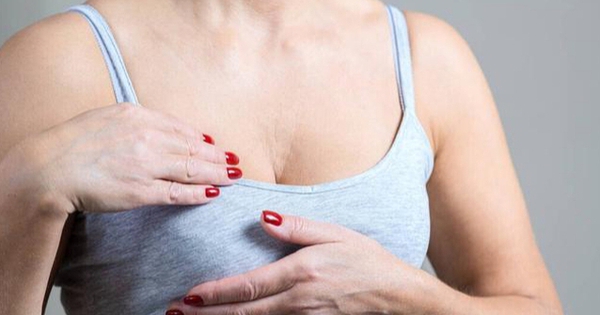 Women in these 2 age groups have the highest risk of breast cancer, some unusual signs you should not ignore