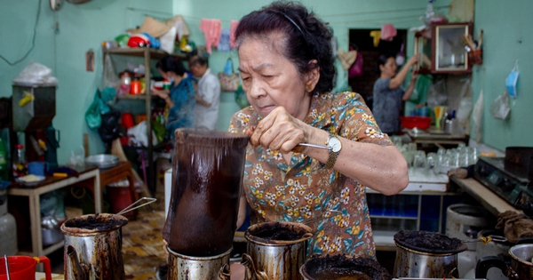 Quán cà phê vợt cuối cùng ở Biên Hòa: Chốn đi về của 