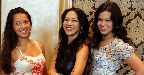Amy Chua – “Tiger mother” with 10 extreme things teaches her current daughter?