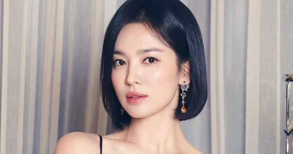 Song Hye Kyo rarely wears revealing clothes, but when she wears them, everyone is surprised by this masterpiece