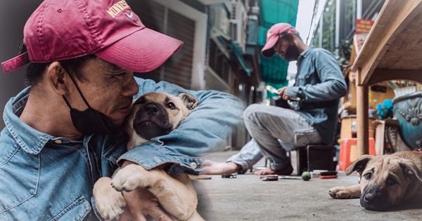 thumbnail - Gặp lại anh đánh giày câm nơi vỉa hè Sài Gòn: Chú chó mù chẳng còn bên anh, nhưng “người bạn” mới vẫn cùng anh rong ruổi