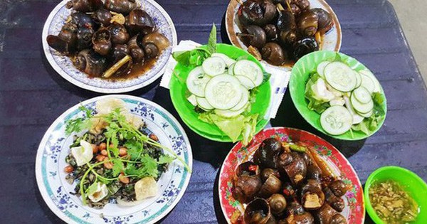 The oldest snail shop in Hue, always full of tables because of the “cry while eating” sauce.