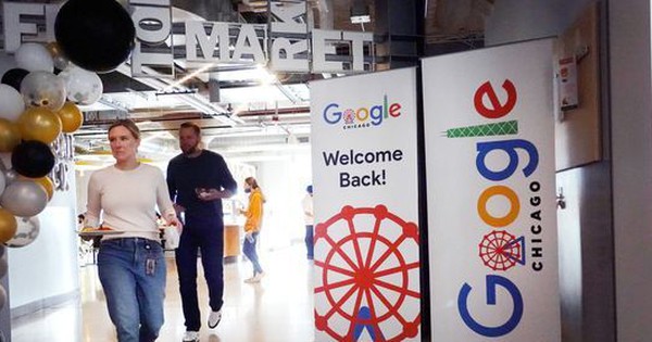 What is the average income of Google and Facebook employees?