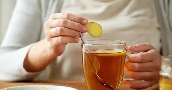 4 distinct differences between people who drink honey every day and those who never drink