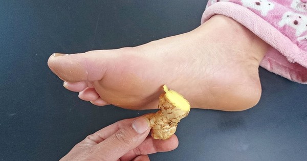 Rub the soles of your feet with ginger before going to bed, your body will have 3 amazing changes