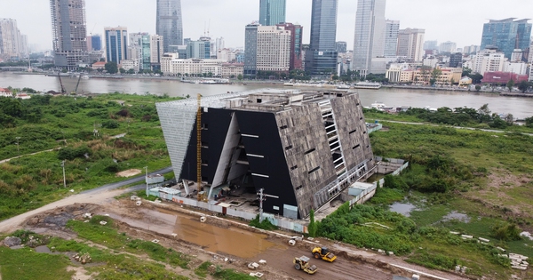 Close-up of the 800 billion exhibition center in Ho Chi Minh City, built for nearly 10 years, still not finished