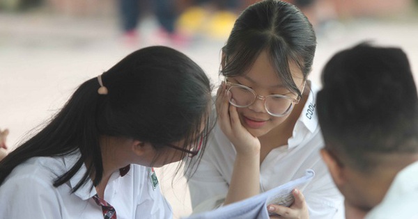 More than 14,000 students in Ho Chi Minh City did not choose to take the public 10th grade exam