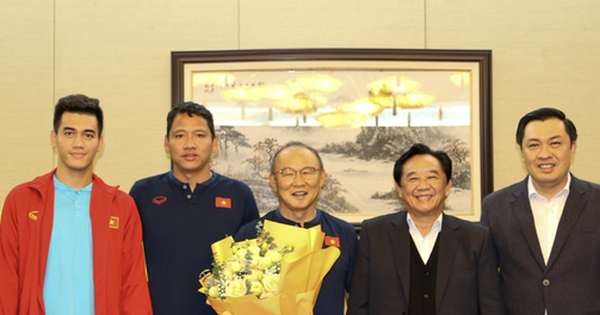 Tiến Linh nhận quà bất ngờ trước cuộc đối đầu Thái Lan, thêm động lực cạnh tranh Teerasil Dangda