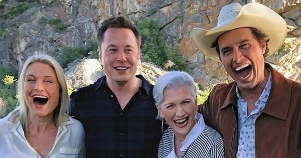 Elon Musk lên 3 tuổi, mẹ khẳng định là thần đồng nhưng không ai tin, hiện  cả thế giới phải thán phục: Đặc điểm giúp sớm nhận ra con là thiên tài