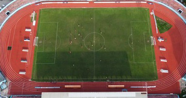 Sân Khánh Hoà thi đấu thiếu ánh sáng trong ngày khai mạc V-League 2023