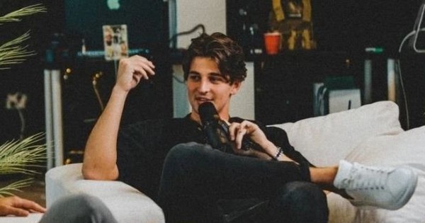 
                                    YouTuber 24 tuổi thu nhập hơn 9 tỷ đồng/tháng, hô biến 20 triệu thành 200 tỷ đồng chỉ sau vài năm: 20 tuổi không mua nổi 1 chiếc Lamborghini thì phải tự xem xét lại bản thân!