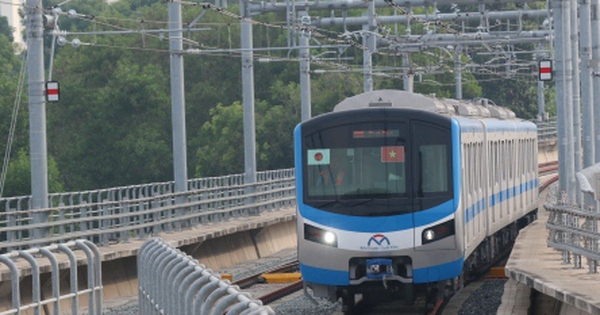 Tàu metro số 1 TP.HCM chạy thử qua 8 nhà ga trên cao