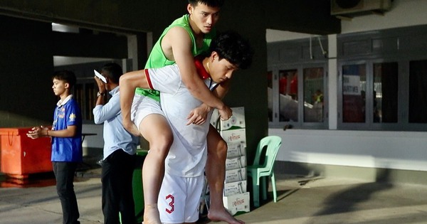 Buồn của Thanh Nhàn, bất lực nhìn đồng đội gục ngã, Lương Duy Cương phải cõng về vì chấn thương