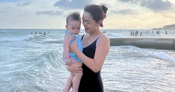 
                                    Phạm Quỳnh Anh diện bikini khoe cận mặt mộc và vóc dáng 'mẹ bỉm' 3 con