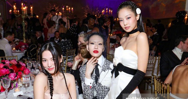 
                                    Khung hình 'mạnh ai nấy đẹp' của 3 mỹ nhân Hàn quyền lực qua 'ống kính hủy diệt': Liệu U45 Song Hye Kyo có thất thế trước đàn em Jennie kém 15 tuổi?