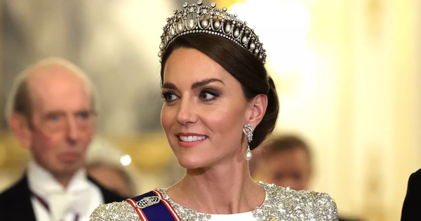 
                                    Kate 'phá bỏ' truyền thống khi không đội vương miện vào lễ đăng quang?