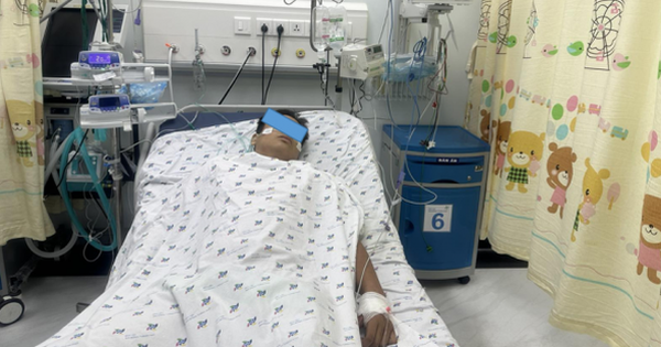 
                                    Nam sinh tổn thương gan, thận vì sốc nhiệt do chạy 10 vòng quanh sân đá bóng dưới trời nắng