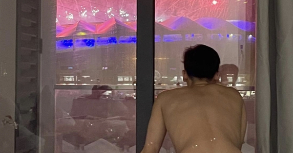 
                                    Hotboy tuyển bơi Việt Nam xem khai mạc SEA Games 32 theo phong cách độc lạ 'không giống ai'