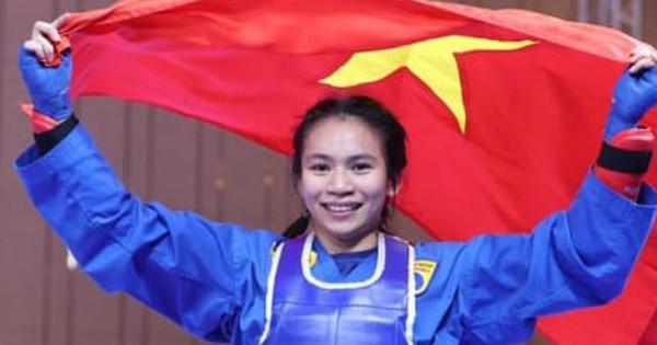 Nữ võ sĩ Việt Nam nén đau, “chấp” đối thủ 1 chân vẫn giành HCV SEA Games 32