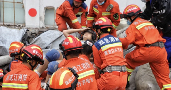 Trung Quốc: Sập trần nhà thi đấu trong trường học khiến 10 người tử vong