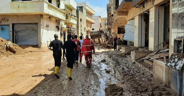 Day dứt từ thảm họa lũ lụt ở Libya
