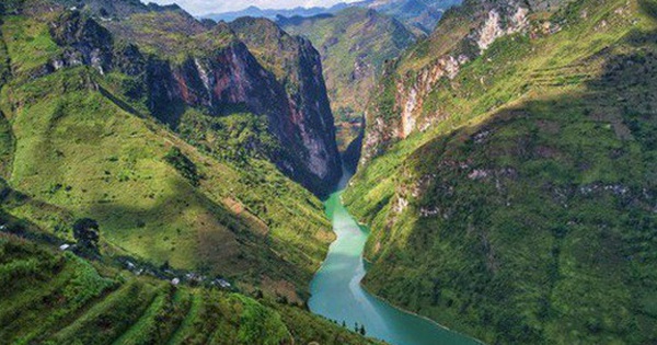 Thông tin tạm dừng tàu du lịch trên sông Nho Quế khiến nhiều du khách tiếc nuối vì chưa kịp đi