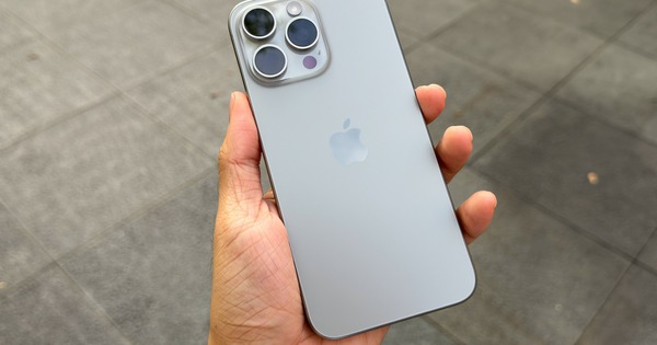 Mở hộp iPhone 15 Pro Max titan tự nhiên tại Singapore, phát hiện chi tiết mà nhiều người dùng sẽ thích