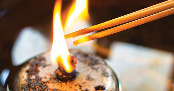 View - Cúng Ông Công Ông Táo thắp mấy nén hương thì mới chuẩn? Mách bạn con số lý tưởng “vẹn cả đôi đường”