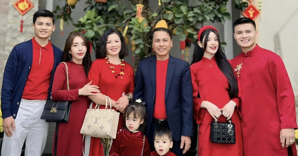 Gallery - Quang Hải và Chu Thanh Huyền diện áo dài đỏ rực rỡ khai xuân