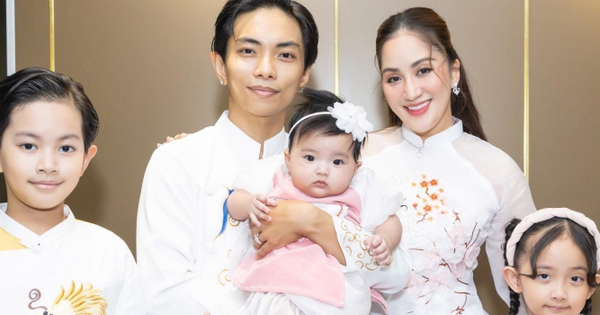 View - Khánh Thi - Phan Hiển khoe loạt ảnh gia đình 5 thành viên diện áo dài cực đẹp