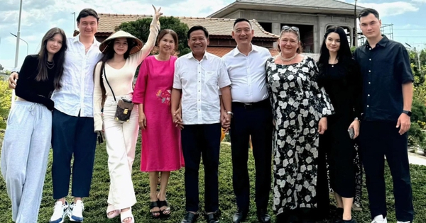 Gia đình thủ môn Lâm Tây chính thức gặp mặt gia đình Yến Xuân, hai ông thông gia tương lai có hành động gây chú ý - Ảnh 2.