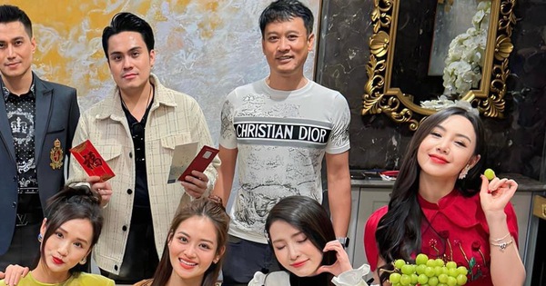 Gallery - Vũ trụ VTV tụ họp đầu xuân, dàn mỹ nhân đọ sắc bất phân thắng bại