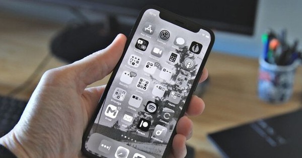 View - Vì sao nên chuyển màn hình iPhone sang đen trắng?