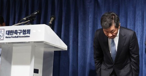 View - Chủ tịch LĐBĐ Hàn Quốc cúi đầu xin lỗi sau khi sa thải Klinsmann