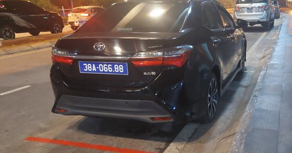 View - Vụ dùng xe biển xanh đón con tại sân bay: Kiểm điểm Chủ tịch Hội Phụ nữ