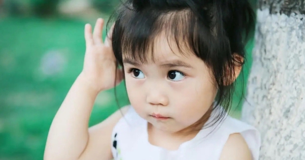 View - Ba hành vi của trẻ là biểu hiện của sự thiếu yêu thương mà cha mẹ lại tự hào cho rằng đó là EQ cao: Biết sớm "cứu" đời con