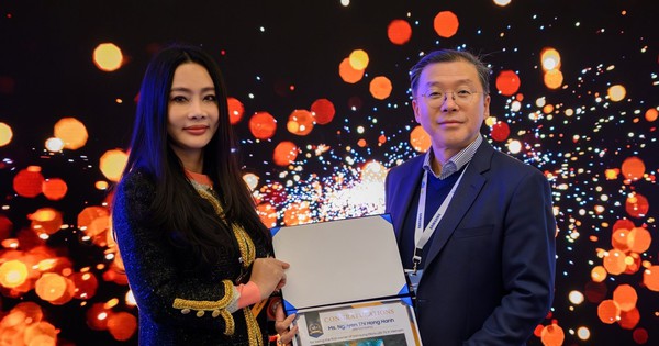 Gallery - Một người Việt vừa chi 3,5 tỷ mua chiếc TV đắt nhất của Samsung