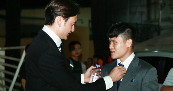 View - Pha chỉnh áo của Văn Lâm, lời nói thẳng của Hoàng Đức & điều quý giá chẳng kém QBV