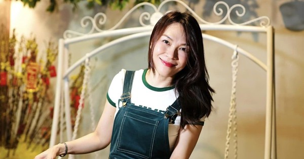 View - Sao Việt 8/2: Mỹ Tâm tự tay gói bánh tét, Hoa hậu H'Hen Niê dọn nhà đón Tết