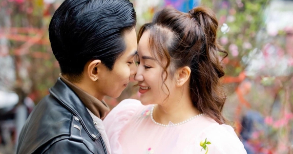 View - Khánh Thi - Phan Hiển khoe bộ ảnh đi chợ Tết cực tình, đã ba mặt con vẫn như vợ chồng son