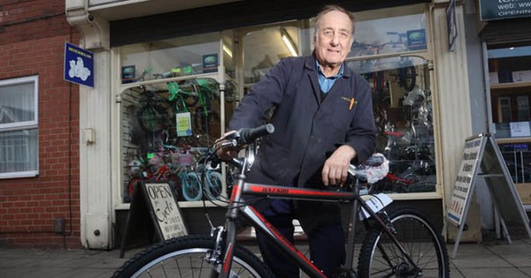 View - Làm một nghề suốt 60 năm không nghỉ phép, cụ ông 75 tuổi rút ra bài học xương máu: Người giỏi 2 kỹ năng này không lo bị đào thải