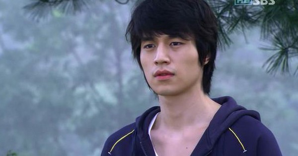 Hot lại clip Lee Dong Wook bập bẹ tỏ tình bằng tiếng Việt, nhan sắc sau 20 năm vẫn trẻ đẹp - Ảnh 1.