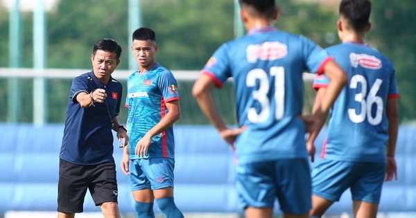 Hot: U23 Vietnam announces new list, coach Hoang Anh Tuan bluntly eliminates Mr. Troussier's 