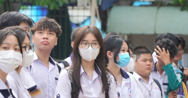 Đề thi minh họa vào lớp 10 môn Văn Hà Nội năm 2024: Bàn về "Sống không mục tiêu như lái xe trong sương mù"