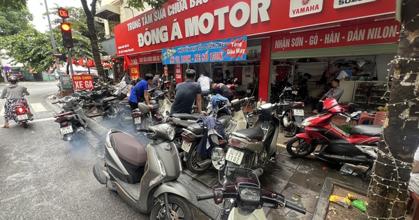 Sáng 1/10, các cửa hàng sửa xe máy ở Hà Nội hoạt động hết công suất