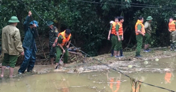 Vỡ ao cá ở Lào Cai, 4 người bị cuốn trôi
