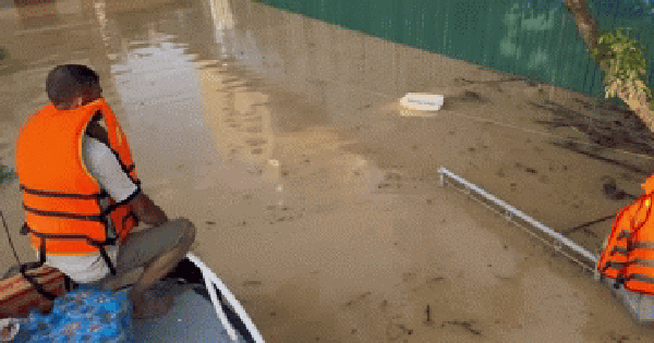 Phó trưởng Công an xã lặn 2m xuống dòng nước lũ, phá khóa cổng, cứu người dân vào trưa 10/10