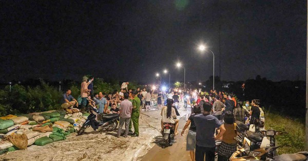 Nóng: Đê ở Bắc Ninh đang tràn, có nguy cơ vỡ đê