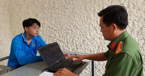 Thanh niên sinh năm 2008 đến tiệm vàng nhờ rút 63 đồng triệu tiền mặt, sau đó chuyển khoản trả lại 63 nghìn: Công an lập tức truy bắt