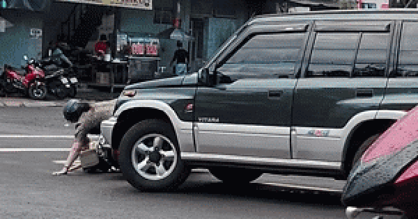 Ô tô tông phụ nữ chở con nhỏ giữa đường rồi bỏ chạy: Bất ngờ mối quan hệ giữa hai người